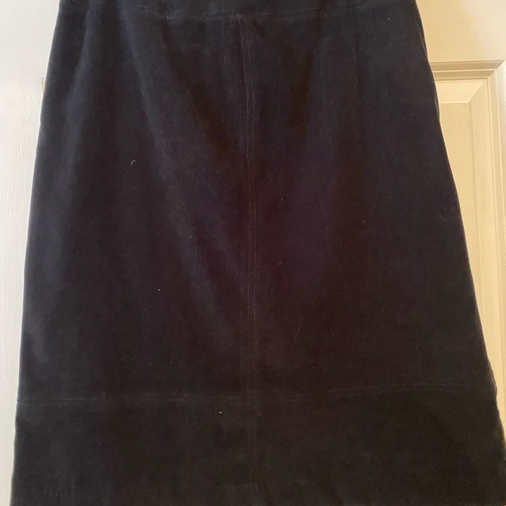 Classic Black Pencil Midi Skirt